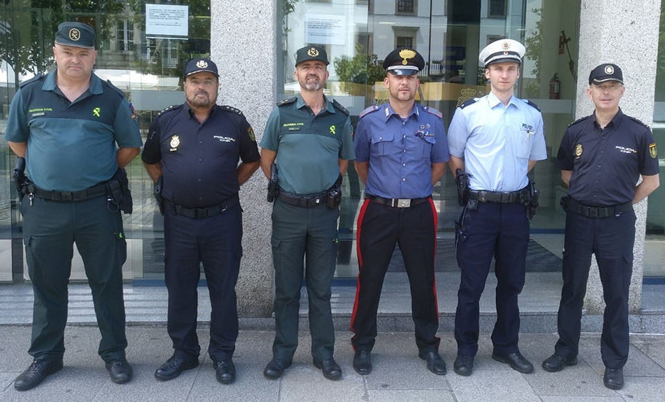 v. l. n. r. : Guardia Civil, Cuerpo Nacional de Policia, Guardia Civil, Carabinieri, Polizei NRW, Cuerpo Nacional de Policia 