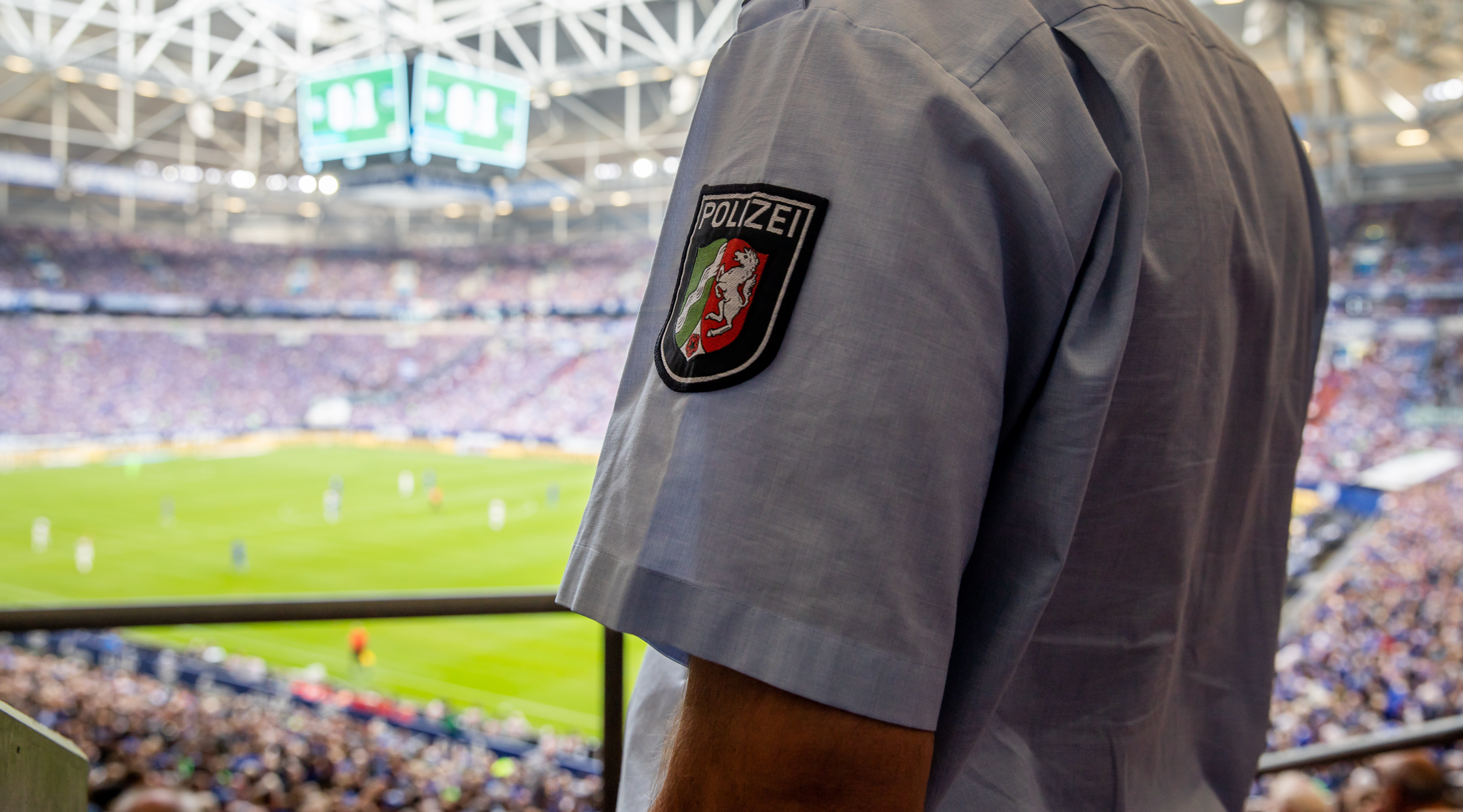 Polizist im Stadion