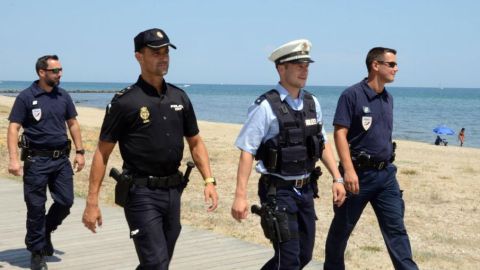 Plage du Môle, gemeinsame Streife mit der Police nationale (Groupe GSP)