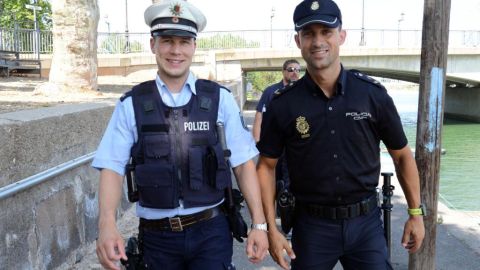 Agde am Ufer des Flusses Hérault, Fabian zur Linden und Policia Gazules