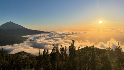 Sonnenuntergang am Gipfel des Teide 